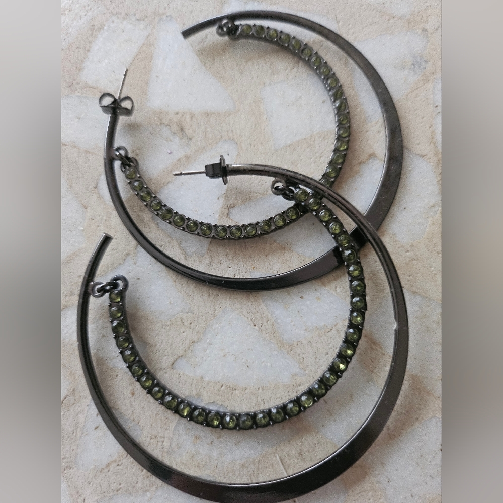 Guess Double Hoop Earrings♡ With Green Rhinstones💚Pre-owned♡